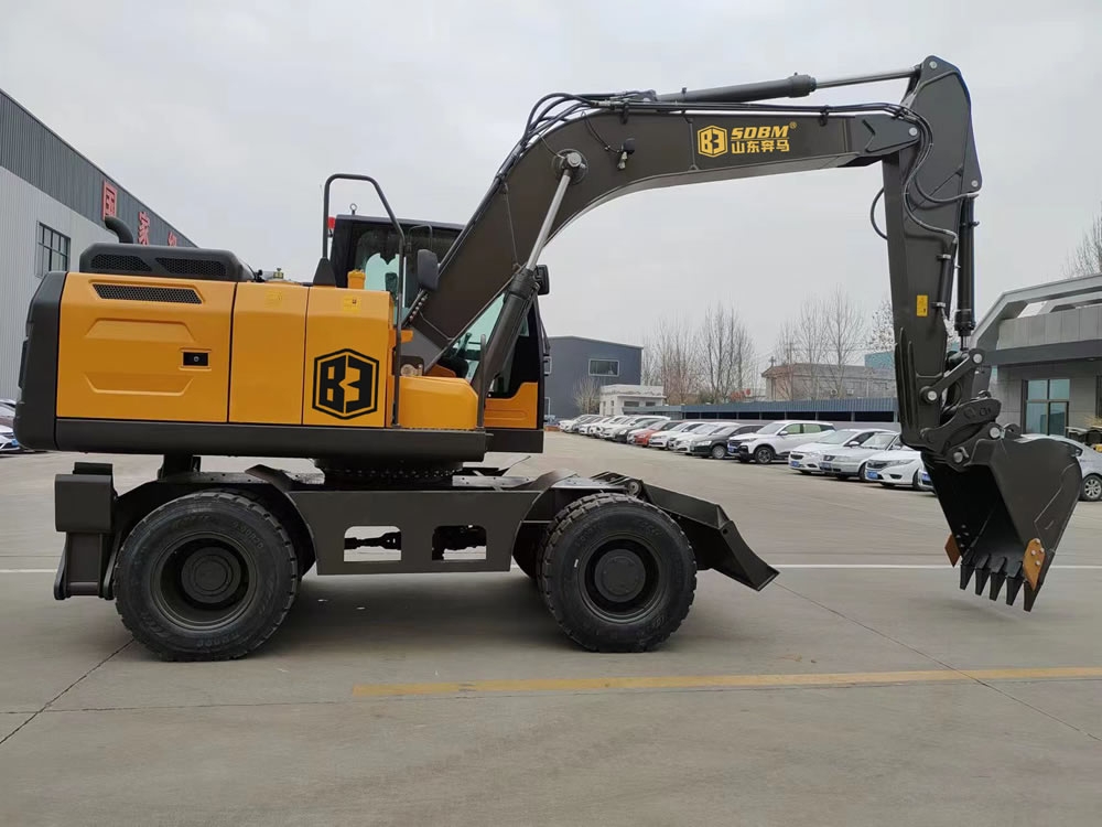 轮胎式中型挖掘机BMPC150