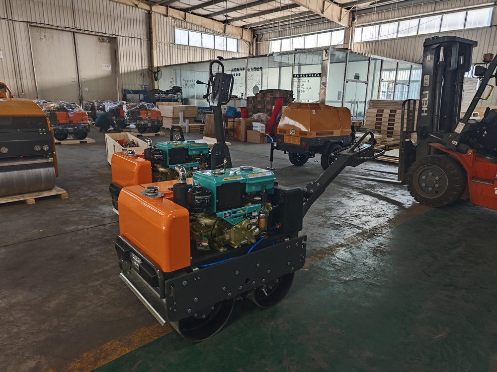 手扶双钢轮压路机BM60