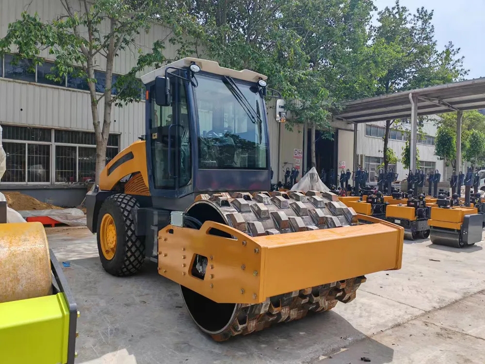 新款8吨座驾式单钢轮压路机BM8000