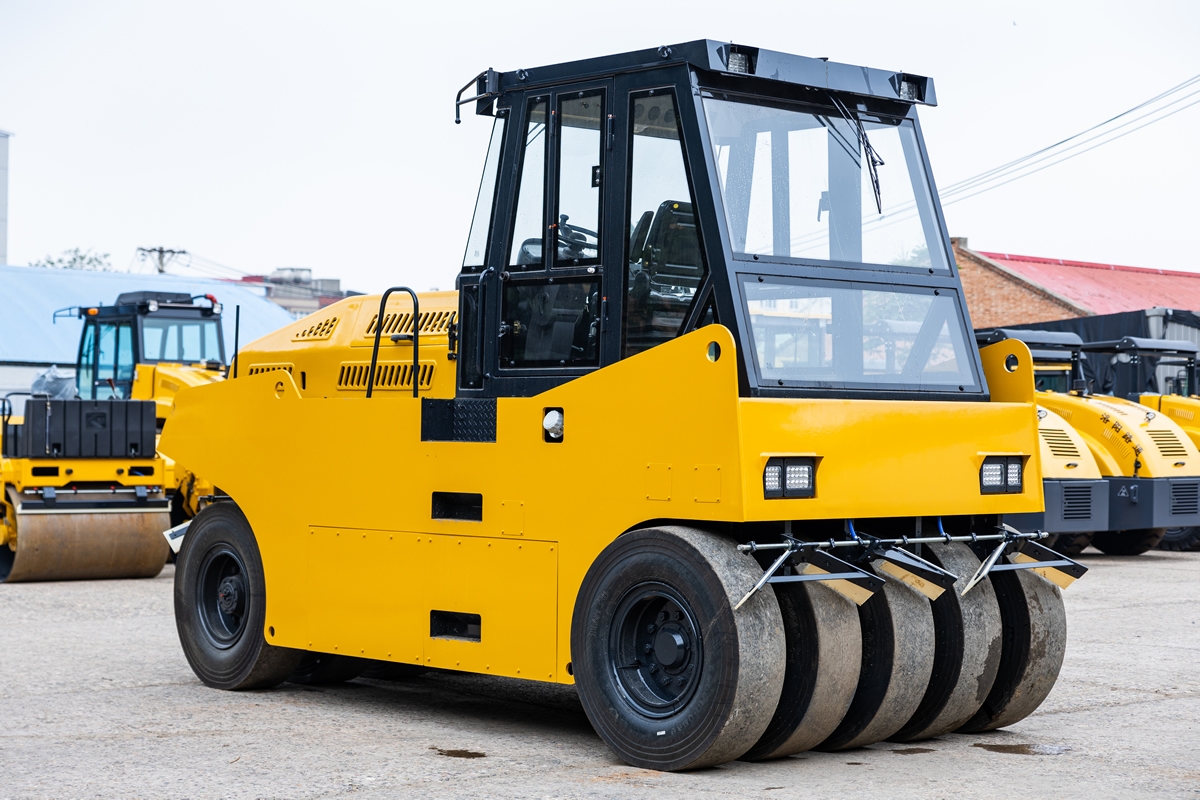 双胶轮座驾压路机BM2030