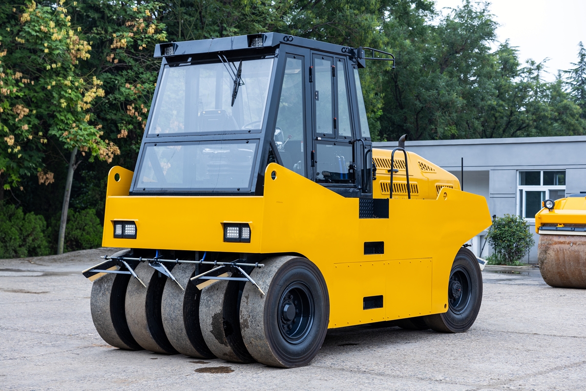 双胶轮座驾压路机BM2030