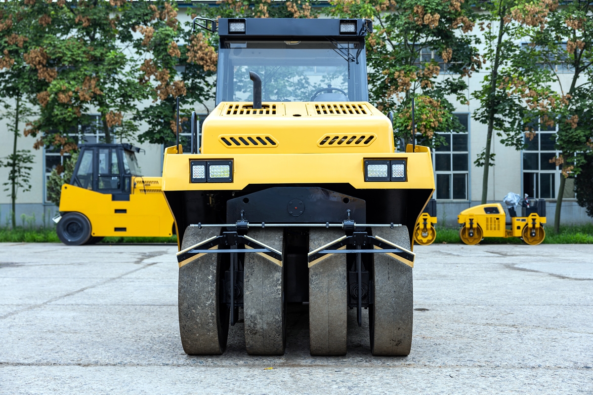 双胶轮座驾压路机BM2030