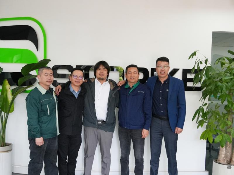 日本客户酒井一行来我公司参观考察